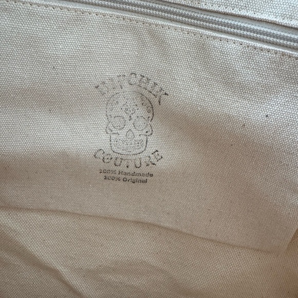 Hipchik smiley tote
New without tags - Picture 4 of 4